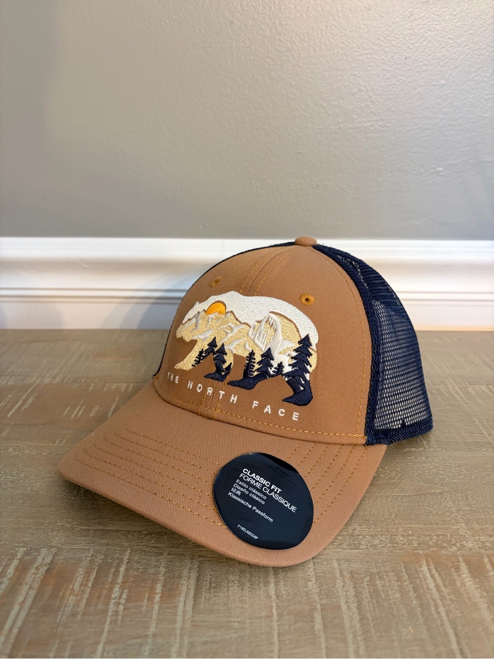 *NWT* The North Face Unisex Classic Fit Trucker Hat in Tan and Navy Blue